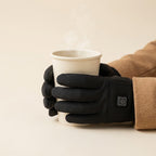 Guantes calefactables con un café
